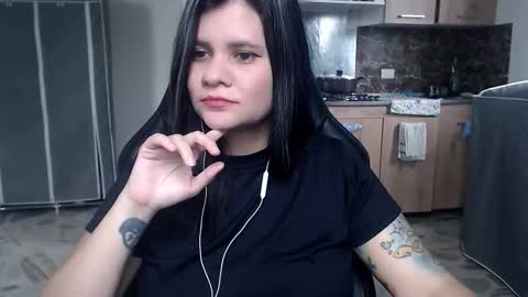 Snapshot of daniellerain chatting on February 2, 8:29 pm daniellerain online show from February 2, 8:29 pm