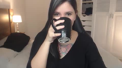 Snapshot of daniellerain chatting on March 22, 4:32 pm daniellerain online show from March 22, 4:32 pm