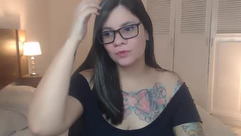Snapshot of daniellerain chatting on April 6, 10:05 am daniellerain online show from April 6, 10:05 am