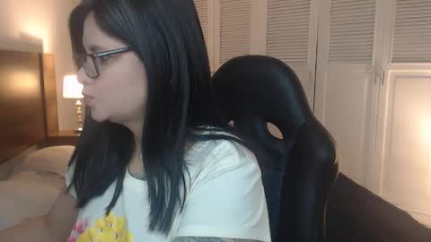 Snapshot of daniellerain chatting on April 10, 9:47 am daniellerain online show from April 10, 9:47 am