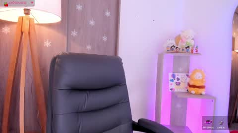 Snapshot of daniellerose_ chatting on May 4, 11:34 pm Danielle Rose online show from May 4, 11:34 pm