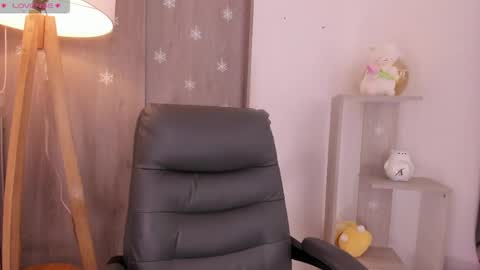 Snapshot of daniellerose_ chatting on June 4, 11:22 pm Danielle Rose online show from June 4, 11:22 pm