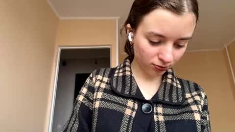 Mia online show from November 1, 7:54 am