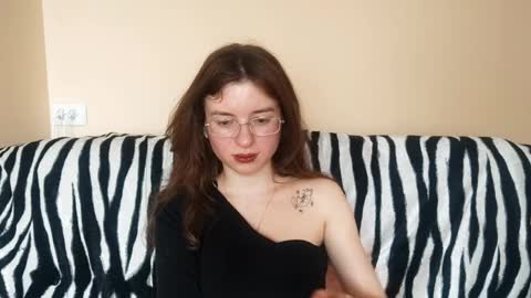 Mia online show from April 7, 1:55 pm