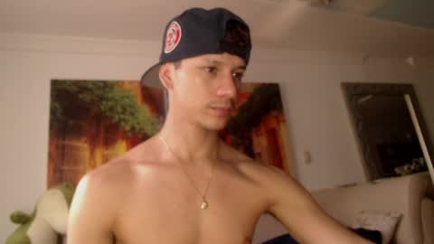 Snapshot of daniels_cruz chatting on May 12, 5:43 pm Daniels Cruz online show from May 12, 5:43 pm