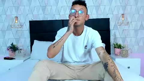 Snapshot of danieltylor chatting on June 21, 8:11 pm danieltylor online show from June 21, 8:11 pm
