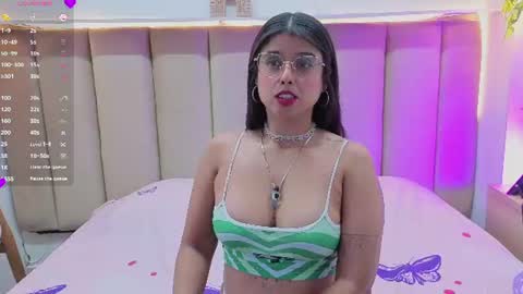 Snapshot of daniilove_ chatting on June 21, 4:04 am Danni online show from June 21, 4:04 am