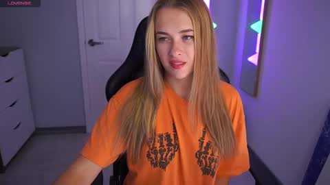 Hi my name is Anna. Please say hello I like to chat with you. If u have request use Tip option .Thank you online show from October 19, 12:55 am
