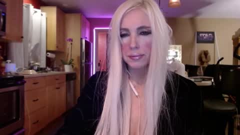 DanikaWhite69 online show from December 16, 8:09 am