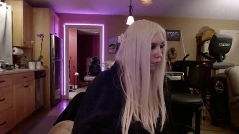 DanikaWhite69 online show from December 19, 8:45 am