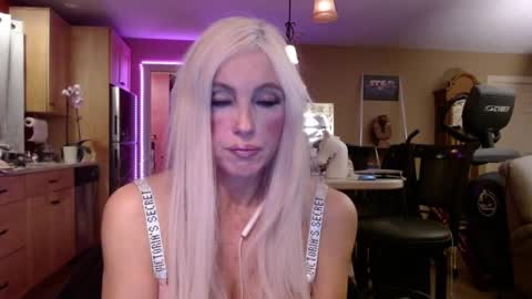 DanikaWhite69 online show from January 21, 6:00 am