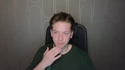 Snapshot of danila_trezzini chatting on April 19, 8:22 pm danila online show from April 19, 8:22 pm