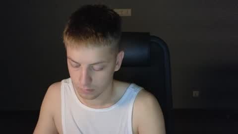 Snapshot of danila_trezzini chatting on May 17, 9:33 pm danila online show from May 17, 9:33 pm