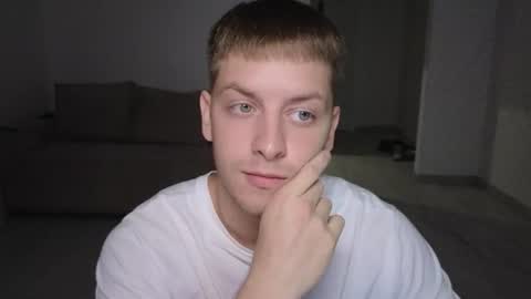 Snapshot of danila_trezzini chatting on June 25, 7:07 pm danila online show from June 25, 7:07 pm