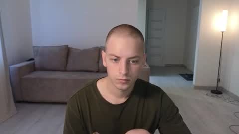 Snapshot of danila_trezzini chatting on July 2, 2:44 am danila online show from July 2, 2:44 am