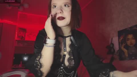 Snapshot of daniredheadevil chatting on January 17, 5:32 am Your mistress Dani online show from January 17, 5:32 am