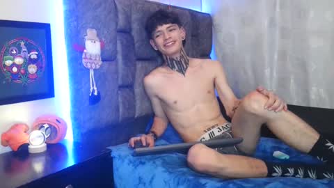 Snapshot of dann_brown chatting on December 19, 6:01 am Dann Brown online show from December 19, 6:01 am