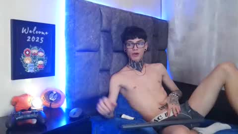 Snapshot of dann_brown chatting on January 3, 3:38 am Dann Brown online show from January 3, 3:38 am