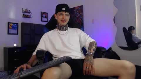 Snapshot of dann_brown chatting on May 8, 2:28 am Dann Brown online show from May 8, 2:28 am