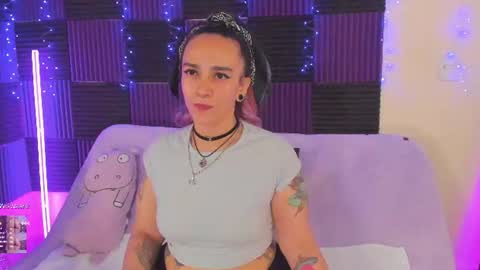 Snapshot of danna__castle chatting on June 14, 5:53 am Dannacastle online show from June 14, 5:53 am