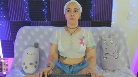 Snapshot of danna__castle chatting on June 29, 5:35 am Dannacastle online show from June 29, 5:35 am