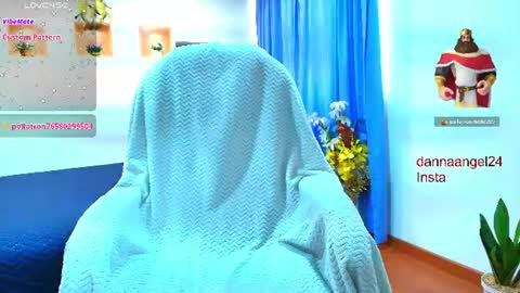Snapshot of danna_angel chatting on June 12, 9:57 pm Danna online show from June 12, 9:57 pm