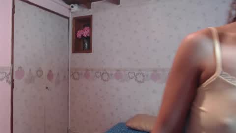 Snapshot of danna_luz1 chatting on March 2, 12:01 pm Luz online show from March 2, 12:01 pm