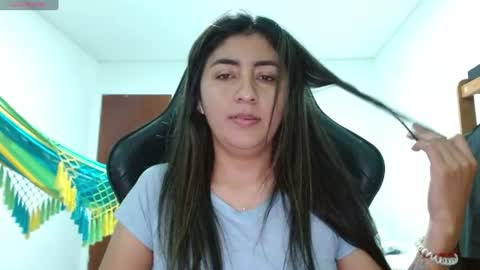 Snapshot of danna_peterson chatting on July 19, 12:47 am Danna online show from July 19, 12:47 am