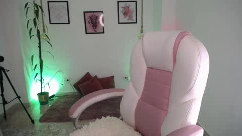 Snapshot of danna_rouse_ chatting on April 25, 11:13 pm Danna online show from April 25, 11:13 pm