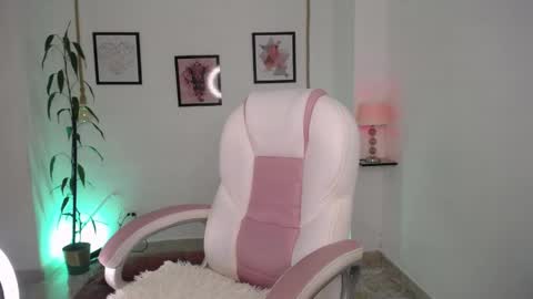 Snapshot of danna_rouse_ chatting on April 29, 11:22 pm Danna online show from April 29, 11:22 pm