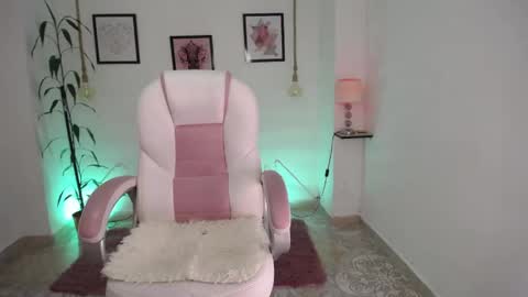 Snapshot of danna_rouse_ chatting on May 8, 10:59 pm Danna online show from May 8, 10:59 pm