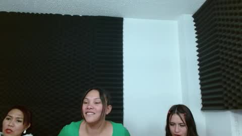 dannamomcerrat online show from December 6, 5:09 am