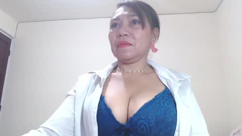 dannamomcerratt online show from April 18, 6:45 pm