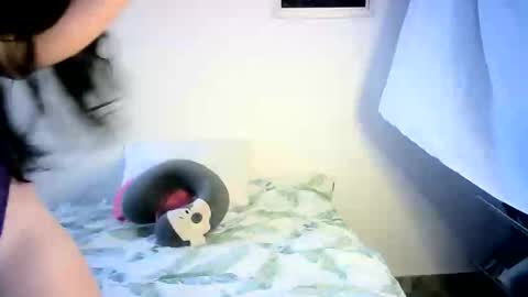 Snapshot of dannanovoa chatting on May 17, 12:23 pm Danna online show from May 17, 12:23 pm