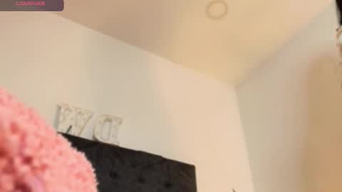 Snapshot of dannawells chatting on October 23, 1:43 pm Danna Wells online show from October 23, 1:43 pm