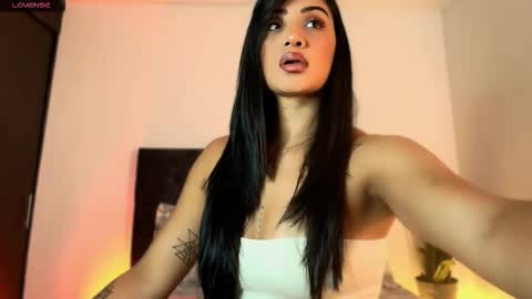 Snapshot of dannawells chatting on November 4, 1:59 am Danna Wells online show from November 4, 1:59 am