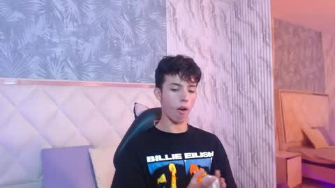 Snapshot of danni_tay chatting on May 19, 5:14 am danni_tay online show from May 19, 5:14 am