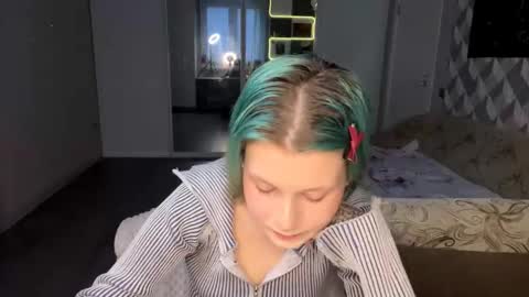 Snapshot of danniesaysongkham chatting on March 3, 1:50 pm Luna Airi online show from March 3, 1:50 pm