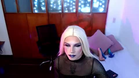 Snapshot of dannihotboy02 chatting on February 15, 11:01 pm danni online show from February 15, 11:01 pm