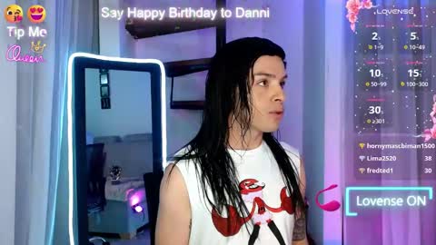 Snapshot of dannihotboy02 chatting on May 28, 9:01 pm danni online show from May 28, 9:01 pm