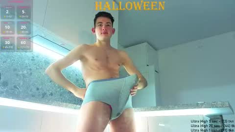 Snapshot of danny__magic chatting on October 29, 1:57 pm danny__magic online show from October 29, 1:57 pm