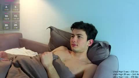 Snapshot of danny__magic chatting on December 14, 8:02 pm danny__magic online show from December 14, 8:02 pm