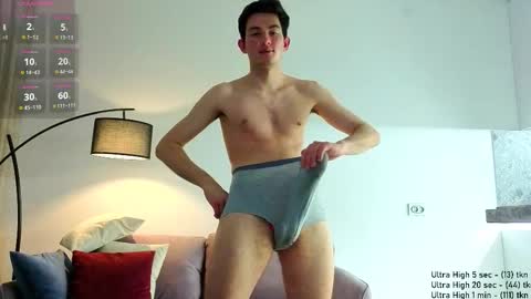 Snapshot of danny__magic chatting on December 19, 1:07 pm danny__magic online show from December 19, 1:07 pm