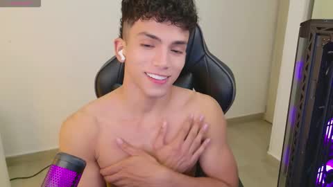 Snapshot of danny__vegas chatting on September 27, 1:32 am D A N N Y online show from September 27, 1:32 am