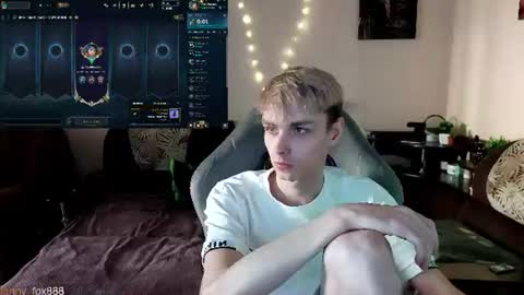 Snapshot of danny_fox888 chatting on June 19, 2:10 pm Daniel online show from June 19, 2:10 pm