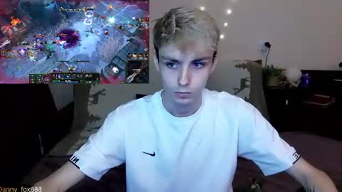 Snapshot of danny_fox888 chatting on June 21, 7:38 pm Daniel online show from June 21, 7:38 pm