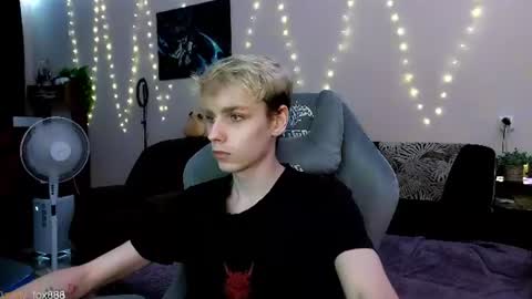 Snapshot of danny_fox888 chatting on July 14, 4:13 pm Daniel online show from July 14, 4:13 pm