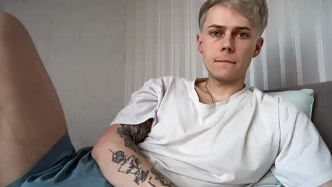 Snapshot of danny_love01 chatting on April 13, 2:33 pm danny online show from April 13, 2:33 pm
