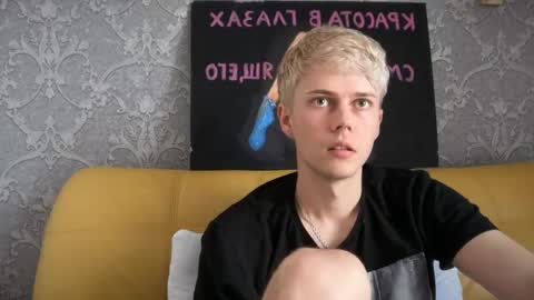 Snapshot of danny_love01 chatting on April 24, 12:40 pm danny online show from April 24, 12:40 pm