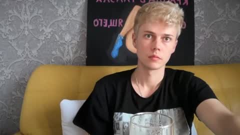 Snapshot of danny_love01 chatting on April 25, 1:25 pm danny online show from April 25, 1:25 pm